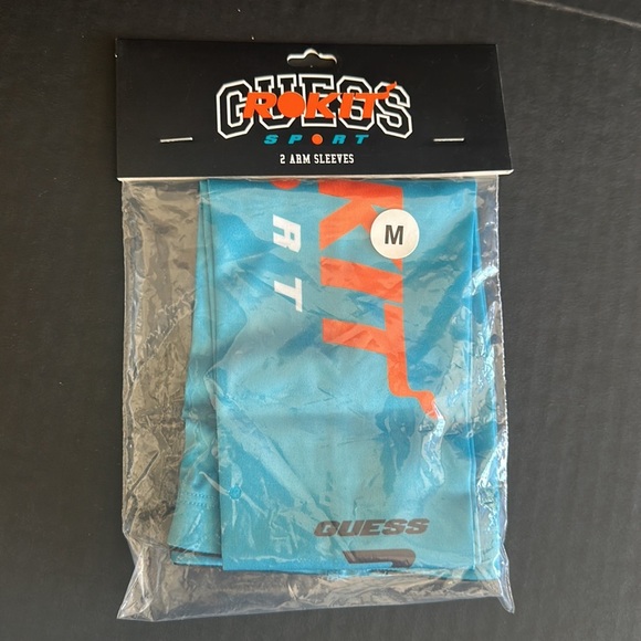 New GUESS Rokit Sport 2 Arm Sleeves SZ M - Picture 1 of 3